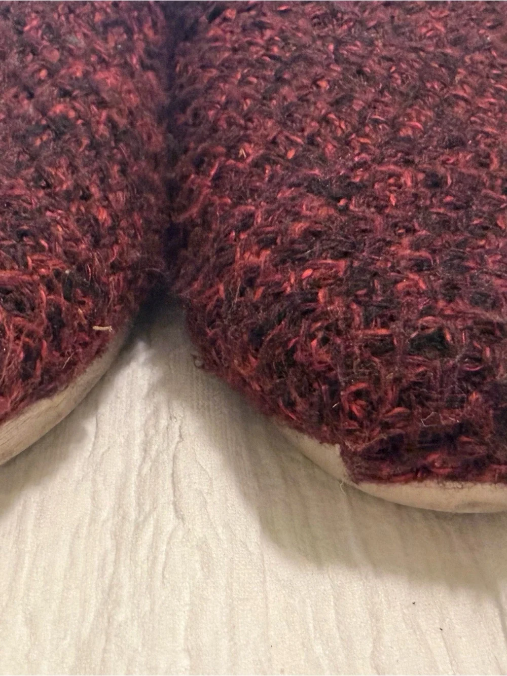 TOMS Women's size 8 Maroon Knit Slip-On with Label